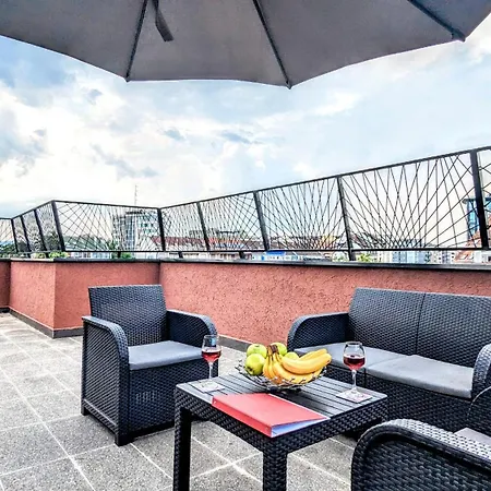 Spacious & Attractive 600m-7minuta Hoda Od Centra, Mogucnost Za Parking-apartmani-nsmilos Apartment *